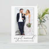Minimale kalligrafie gewoon gehuwd fotohuwelijk aankondiging (Staand voorkant)