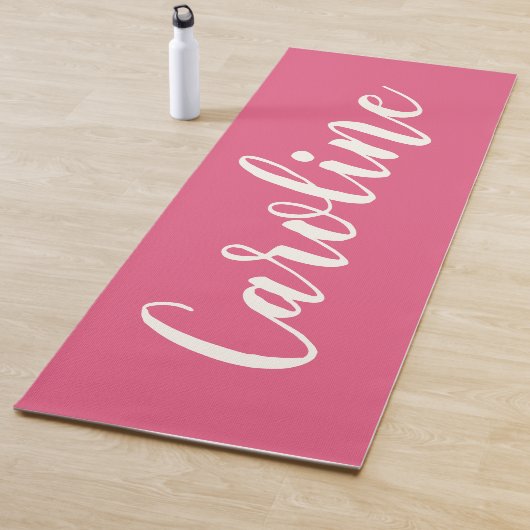 Minimale kalligrafie op maat van Hot Pink Yogamat (In situ)