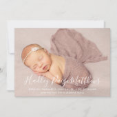 Minimale kalligrafie script baby meisje foto geboo aankondiging (Voorkant)