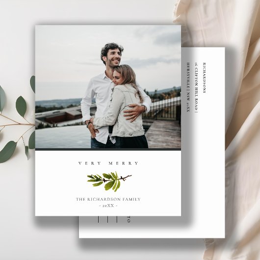 Minimale Kerstfoto met dennenboomtak Zeer vrolijk Feestdagenkaart