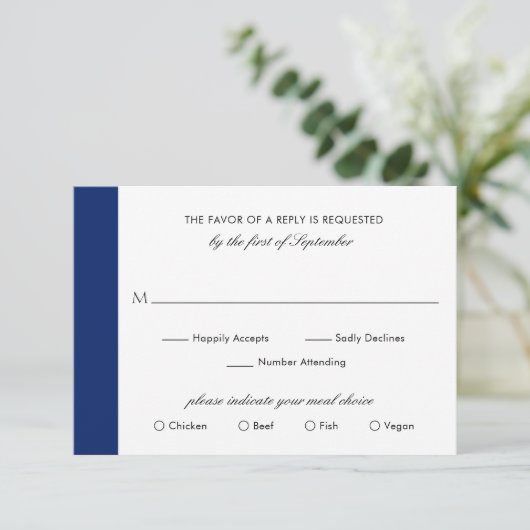 Minimale klassieke formele marine blauw elegante b RSVP kaartje (Staand voorkant)