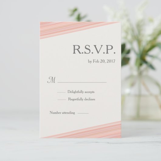 Minimale koraalperzikwitte grijze strepen rsvp kaart (Staand voorkant)