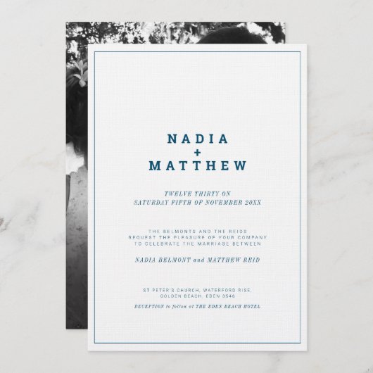 Minimale marineblauwe en witte tekstfotobruiloft kaart (Voorkant / Achterkant)