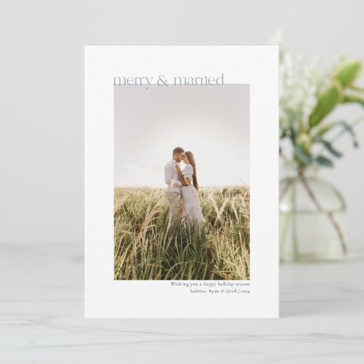 Minimale Merry en Gehuwd | Dusty Blue Photo Feestdagenkaart (Staand voorkant)