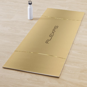 Minimale metalen goudachtergrondyoga yogamat