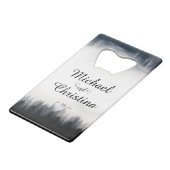 Minimale mistige sparren bos natuur bruiloft creditkaart flessenopener (Voorkant Gekanteld)