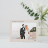 Minimale moderne 2 foto getrouwde kerst taupe feestdagenkaart (Staand voorkant)