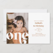 Minimale Moderne Aarde Tonen Foto First Birthday Kaart (Voorkant)