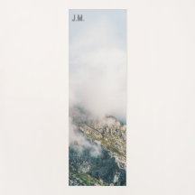 Minimale moderne berg (met aangepaste initialen)