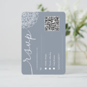 Minimale Moderne Chick Dusty Blue Mandala QR Code RSVP Kaartje (Staand voorkant)