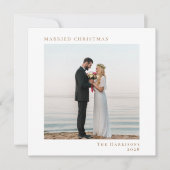 Minimale moderne foto Getrouwd Kerstmis Wit Goud Feestdagenkaart (Voorkant)