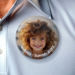 Minimale moderne foto - Retro tekst - Persoonlijk Ronde Button 5,7 Cm<br><div class="desc">Een eenvoudige, minimale foto met tekst rond de rand. Dit is een geweldig cadeau voor een familielid zoals oma. De foto bevat een verduisterde rand, zodat de tekst op elke foto show. Als u denkt dat uw foto te donker maakt, gaat u eenvoudig naar het geavanceerde ontwerpgebied, kiest u het...</div>