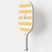 Minimale moderne gele stripnaam op aangepast monog pickleball paddle (Links)