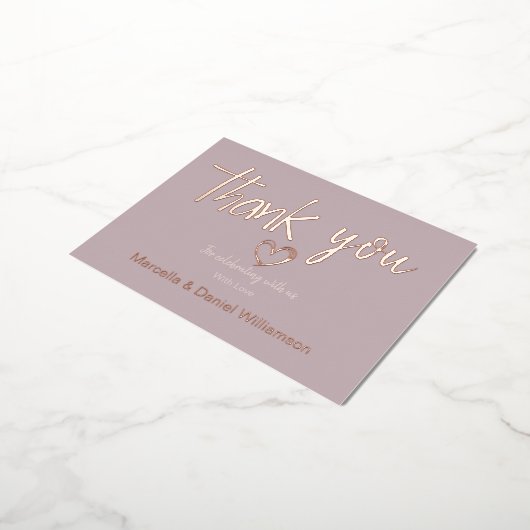 Minimale moderne hart- en scripttrouwkaart folie uitnodiging briefkaart (Gedraaid)