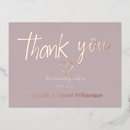 Minimale moderne hart- en scripttrouwkaart folie uitnodiging briefkaart (Voorkant)