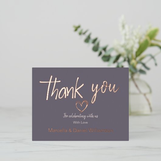 Minimale moderne hart- en scripttrouwkaart folie uitnodiging briefkaart (Staand Voorkant)