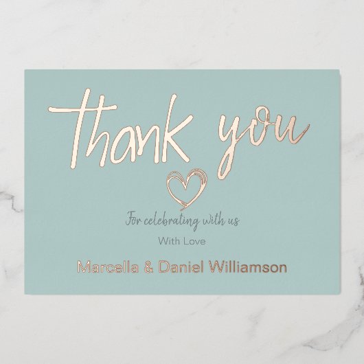 Minimale moderne hart- en scriptuur-huwelijkskaart folie uitnodiging (Voorkant)