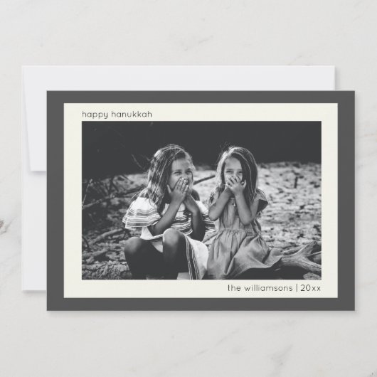 Minimale Moderne Kool Gray Hanukkah Foto Feestdagenkaart (Voorkant)