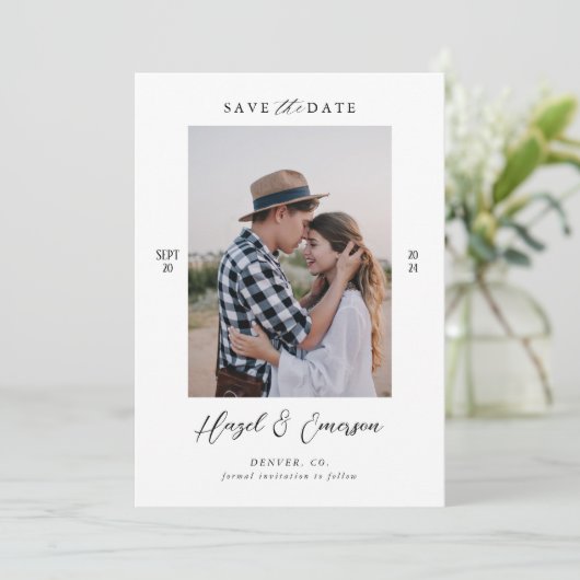 Minimale Moderne Koppel Foto QR Code Save The Date Kaart (Staand voorkant)