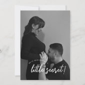 Minimale & moderne 'Little Secret' Fotozwangerscha Aankondiging (Voorkant)