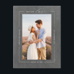 Minimale moderne schoolbord Bewaar de datumfoto Aankondigingskaart<br><div class="desc">Elegante eenvoudige en romantische save the date foto briefkaarten</div>