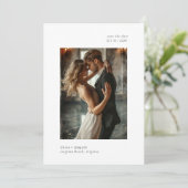 Minimale moderne typografie Fotobruiloft Save The Date (Staand voorkant)