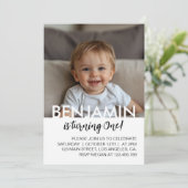 Minimale moderne zwart-wit verjaardagsfoto kaart (Staand voorkant)