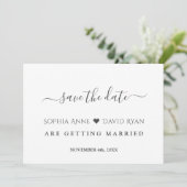 Minimale moderne zwarte kalligrafie save the date (Staand voorkant)