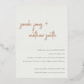 Minimale moderne zwarte witte-Script-paar Folie Uitnodiging (Voorkant)