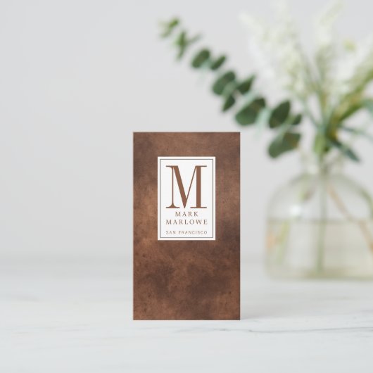 Minimale Monogram Cocoa Bruin Lederen Textuur Visitekaartje (Staand voorkant)