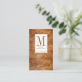 Minimale monogram karamelbruine lederen textuur visitekaartje (Staand voorkant)