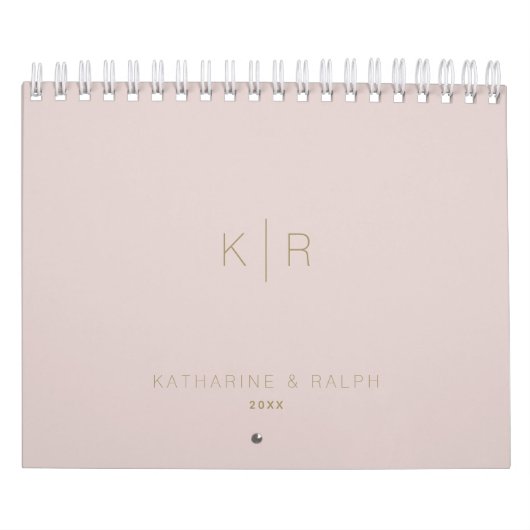 Minimale monogram roze beige Pas getrouwd Foto Kalender (Hoes)