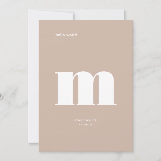 Minimale Neutrale Beige Monogram Foto Baby Aankondiging (Voorkant)