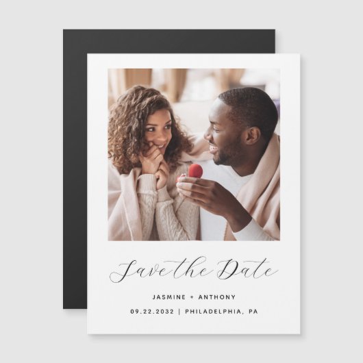 Minimale One Photo Script Zwart en Wit Magnetische Uitnodiging (Voorkant / Achterkant)