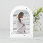 Minimale Photo Arch baby zwangerschapsaankondiging Kaart (Staand voorkant)