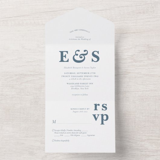 Minimale prep Chic Dusty Blue Monogram Weddenschap All In One Uitnodiging (Binnen)