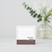 Minimale professionele, moderne, witte lever vierkante visitekaartje (Staand voorkant)