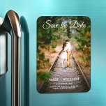 Minimale rendy Vervang de Foto sparen de Datum Kaa Magneet<br><div class="desc">Elegant foto voor trouwdag. U kunt uw foto gemakkelijk vervangen op sparen de datum sjabloon. De verloving trouwuitnodiging fotokaart Magnets. Budget Event Card voor herinneringen. Eenvoudig en stijlvol opslaan van de datum-verloving-kaart. Wilt u dit ontwerp op een kaart, een kaart met dikker papier? Bekijk het collectie Datum opslaan voor kaarten....</div>