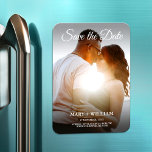 Minimale rendy Vervang de Foto sparen de Datum Kaa Magneet<br><div class="desc">Elegant foto voor trouwdag. U kunt uw foto gemakkelijk vervangen op sparen de datum sjabloon. De verloving trouwuitnodiging fotokaart Magnets. Budget Event Card voor herinneringen. Eenvoudig en stijlvol opslaan van de datum-verloving-kaart. Wilt u dit ontwerp op een kaart, een kaart met dikker papier? Bekijk het collectie Datum opslaan voor kaarten....</div>