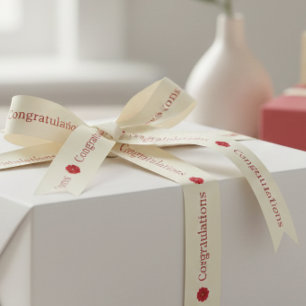Minimale Rode Felicitaties op Off White Achtergron Satijnen Lint
