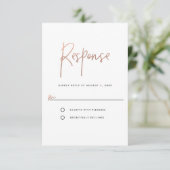 Minimale Roos Gold Typografie RSVP Kaartje (Staand voorkant)