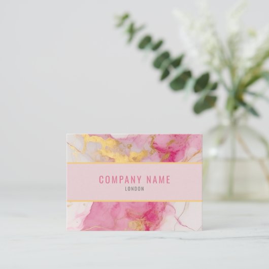 Minimale roze en goudmarmer visitekaartje (Staand voorkant)