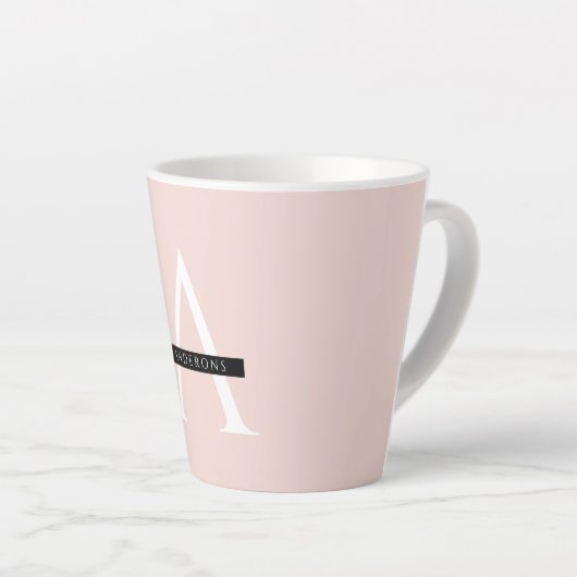 Minimale roze roze gepersonaliseerde naam latte mok (Rechterhoek)