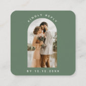 Minimale Sage Green Arch Photo Qr-code RSVP Chic Informatiekaartje (Achterkant)