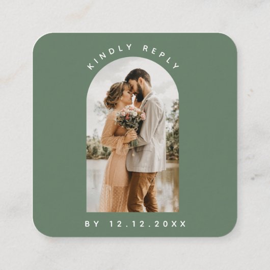 Minimale Sage Green Arch Photo Qr-code RSVP Chic Informatiekaartje (Achterkant)