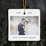 Minimale schrijfmachine | Eerste kerst Keramisch Ornament<br><div class="desc">Deze eenvoudige en minimalistische kerstvakantie-ornamenten zijn voorzien van uw favoriete persoonlijke foto aan de voorzijde, samen met uw initialen, het jaar, en de woorden "eerste kerst betrokken" in zwarte typemachine die tekst ziet. De rug kenmerkt een andere van uw persoonlijke foto's, verlicht met een bekleding zodat u extra tekst of...</div>