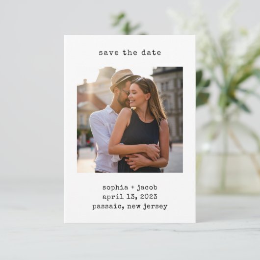 Minimale schrijfmachine | Twee simpele foto's Save The Date (Staand voorkant)