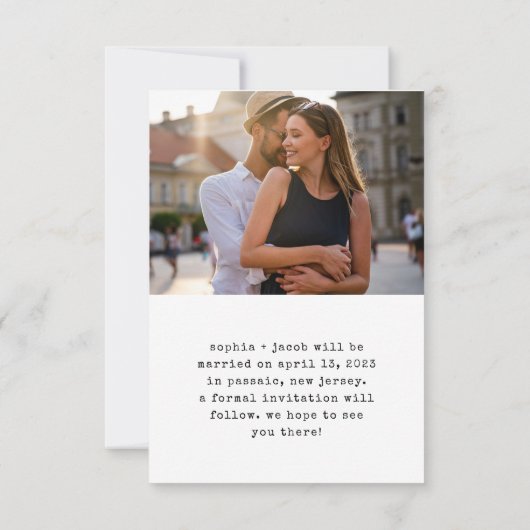Minimale schrijfmachine | Twee simpele foto's Save The Date (Achterkant)