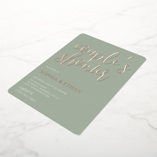 Minimale Script Sage Green Couples Shower Folie Uitnodiging (Gedraaid)
