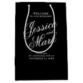 Minimale Script Typografie Zwart Bruiloft Welkom Medium Cadeauzakje (Voorkant)